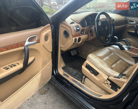 Черный Порше Каен, объемом двигателя 4.5 л и пробегом 240 тыс. км за 6700 $, фото 5 на Automoto.ua