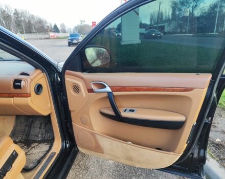 Чорний Порше Cayenne, об'ємом двигуна 4.5 л та пробігом 270 тис. км за 7034 $, фото 5 на Automoto.ua