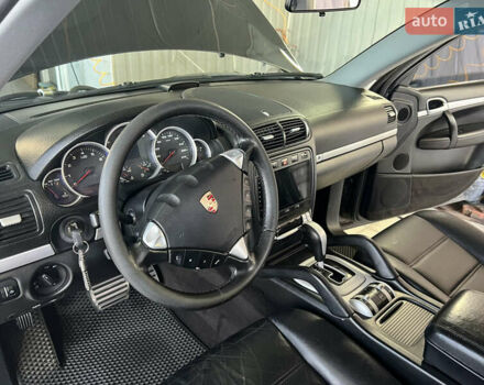 Черный Порше Каен, объемом двигателя 4.5 л и пробегом 378 тыс. км за 8200 $, фото 19 на Automoto.ua
