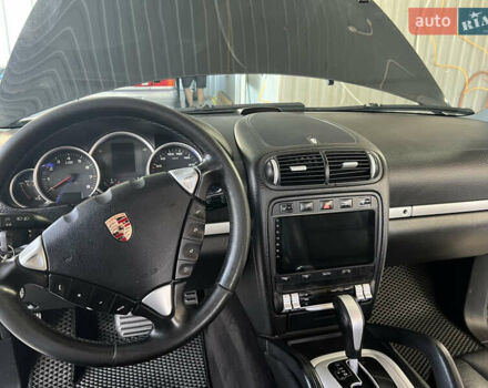 Черный Порше Каен, объемом двигателя 4.5 л и пробегом 378 тыс. км за 8200 $, фото 22 на Automoto.ua