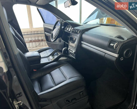 Черный Порше Каен, объемом двигателя 4.5 л и пробегом 378 тыс. км за 8200 $, фото 26 на Automoto.ua