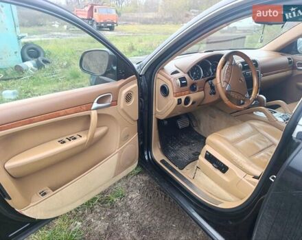Чорний Порше Cayenne, об'ємом двигуна 4.51 л та пробігом 273 тис. км за 10500 $, фото 4 на Automoto.ua
