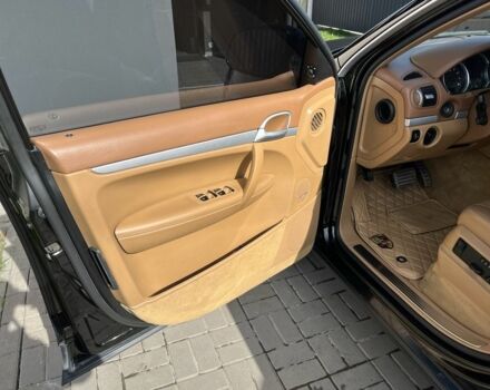 Черный Порше Каен, объемом двигателя 4.5 л и пробегом 180 тыс. км за 5999 $, фото 22 на Automoto.ua
