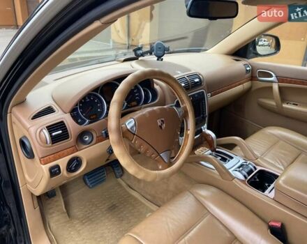 Черный Порше Каен, объемом двигателя 4.51 л и пробегом 180 тыс. км за 12500 $, фото 4 на Automoto.ua