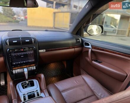 Черный Порше Каен, объемом двигателя 4.8 л и пробегом 247 тыс. км за 8950 $, фото 30 на Automoto.ua