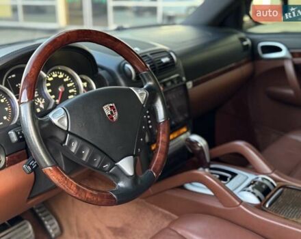 Черный Порше Каен, объемом двигателя 4.8 л и пробегом 247 тыс. км за 8950 $, фото 31 на Automoto.ua