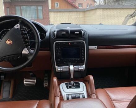 Чорний Порше Cayenne, об'ємом двигуна 4.7 л та пробігом 103 тис. км за 12000 $, фото 19 на Automoto.ua