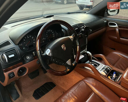 Черный Порше Каен, объемом двигателя 3.6 л и пробегом 232 тыс. км за 12500 $, фото 13 на Automoto.ua