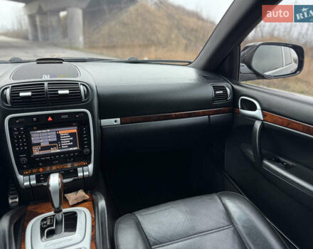 Черный Порше Каен, объемом двигателя 3 л и пробегом 261 тыс. км за 13800 $, фото 23 на Automoto.ua