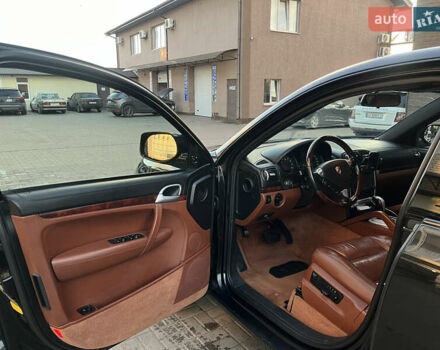 Черный Порше Каен, объемом двигателя 3.6 л и пробегом 232 тыс. км за 12500 $, фото 12 на Automoto.ua