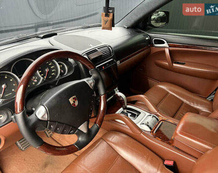 Черный Порше Каен, объемом двигателя 4.81 л и пробегом 222 тыс. км за 9500 $, фото 9 на Automoto.ua