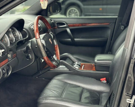Порше Cayenne 2007 у Чернівцях на Automoto.ua Чорний Порше Cayenne, об'ємом двигуна 4.8 л та пробігом 206 тис. км за 9700 $, фото 6 на Automoto.ua