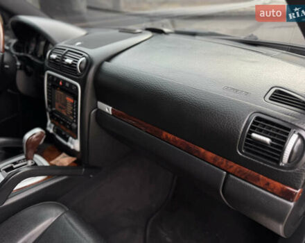 Черный Порше Каен, объемом двигателя 3 л и пробегом 261 тыс. км за 13800 $, фото 46 на Automoto.ua