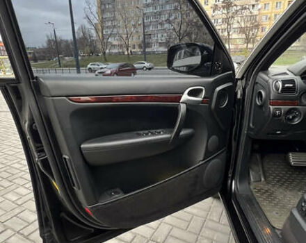 Черный Порше Каен, объемом двигателя 4.8 л и пробегом 190 тыс. км за 9900 $, фото 10 на Automoto.ua