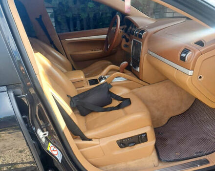 Чорний Порше Cayenne, об'ємом двигуна 4.81 л та пробігом 231 тис. км за 10000 $, фото 8 на Automoto.ua