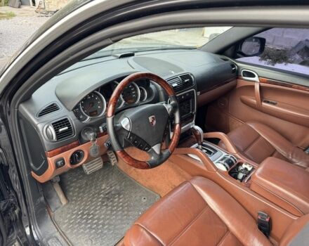 Чорний Порше Cayenne, об'ємом двигуна 0 л та пробігом 250 тис. км за 4500 $, фото 6 на Automoto.ua