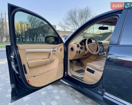 Черный Порше Каен, объемом двигателя 4.81 л и пробегом 181 тыс. км за 10900 $, фото 47 на Automoto.ua