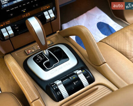 Черный Порше Каен, объемом двигателя 3.6 л и пробегом 175 тыс. км за 9777 $, фото 16 на Automoto.ua