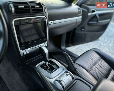 Черный Порше Каен, объемом двигателя 4.8 л и пробегом 145 тыс. км за 15700 $, фото 1 на Automoto.ua