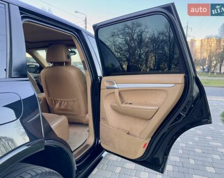 Черный Порше Каен, объемом двигателя 4.81 л и пробегом 181 тыс. км за 10900 $, фото 66 на Automoto.ua