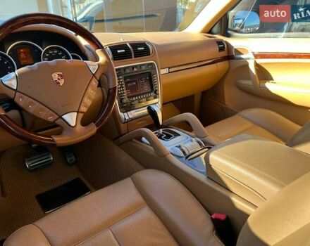 Чорний Порше Cayenne, об'ємом двигуна 4.81 л та пробігом 87 тис. км за 14000 $, фото 9 на Automoto.ua