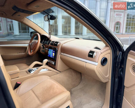 Чорний Порше Cayenne, об'ємом двигуна 4.8 л та пробігом 177 тис. км за 10500 $, фото 79 на Automoto.ua