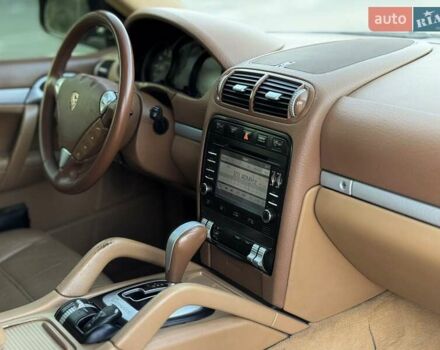 Чорний Порше Cayenne, об'ємом двигуна 3.6 л та пробігом 210 тис. км за 12500 $, фото 8 на Automoto.ua