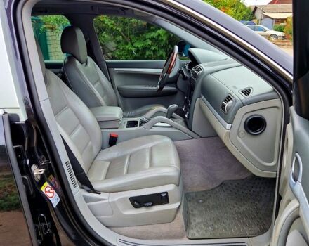 Черный Порше Каен, объемом двигателя 3.6 л и пробегом 210 тыс. км за 9700 $, фото 6 на Automoto.ua