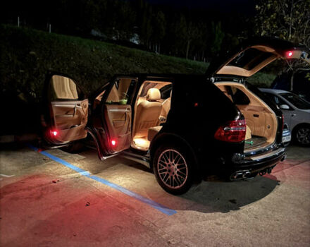 Чорний Порше Cayenne, об'ємом двигуна 4.81 л та пробігом 129 тис. км за 19999 $, фото 3 на Automoto.ua