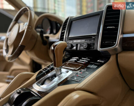 Чорний Порше Cayenne, об'ємом двигуна 4.8 л та пробігом 235 тис. км за 18999 $, фото 75 на Automoto.ua