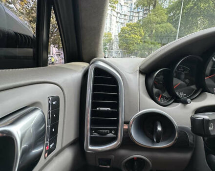 Чорний Порше Cayenne, об'ємом двигуна 4.8 л та пробігом 103 тис. км за 31000 $, фото 15 на Automoto.ua