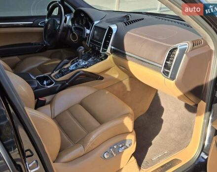 Порше Каен 2010 в Киеве на Automoto.ua Черный Порше Каен, объемом двигателя 4.8 л и пробегом 105 тыс. км за 26900 $, фото 9 на Automoto.ua