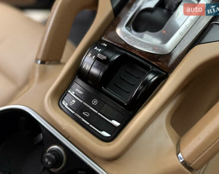 Чорний Порше Cayenne, об'ємом двигуна 4.8 л та пробігом 235 тис. км за 18999 $, фото 76 на Automoto.ua