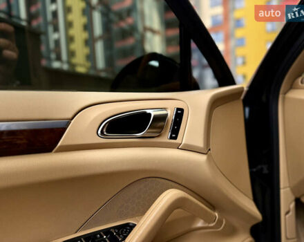 Чорний Порше Cayenne, об'ємом двигуна 4.8 л та пробігом 235 тис. км за 18999 $, фото 49 на Automoto.ua