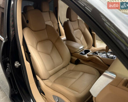 Чорний Порше Cayenne, об'ємом двигуна 4.8 л та пробігом 235 тис. км за 18999 $, фото 73 на Automoto.ua