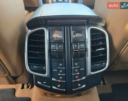 Чорний Порше Cayenne, об'ємом двигуна 4.8 л та пробігом 105 тис. км за 25900 $, фото 26 на Automoto.ua