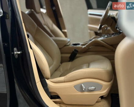 Чорний Порше Cayenne, об'ємом двигуна 4.8 л та пробігом 235 тис. км за 18999 $, фото 72 на Automoto.ua