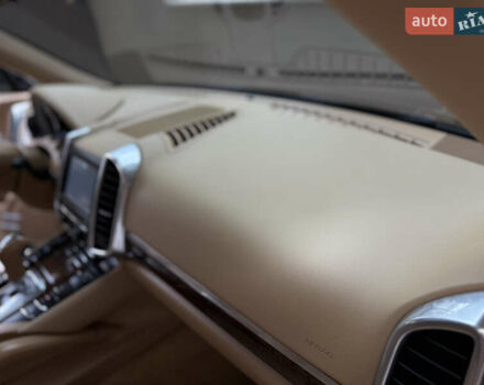 Чорний Порше Cayenne, об'ємом двигуна 4.8 л та пробігом 235 тис. км за 18999 $, фото 80 на Automoto.ua