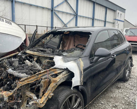 Черный Порше Каен, объемом двигателя 2.97 л и пробегом 250 тыс. км за 2900 $, фото 4 на Automoto.ua