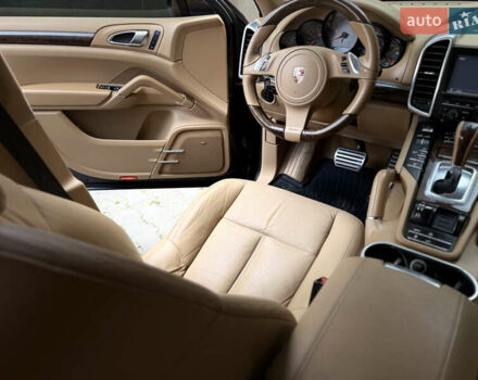 Чорний Порше Cayenne, об'ємом двигуна 4.8 л та пробігом 235 тис. км за 18999 $, фото 67 на Automoto.ua
