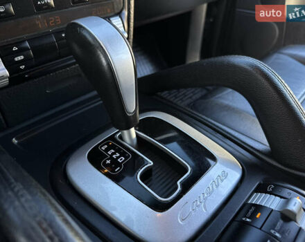 Черный Порше Каен, объемом двигателя 3 л и пробегом 173 тыс. км за 14950 $, фото 76 на Automoto.ua