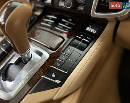 Чорний Порше Cayenne, об'ємом двигуна 4.8 л та пробігом 235 тис. км за 18999 $, фото 77 на Automoto.ua