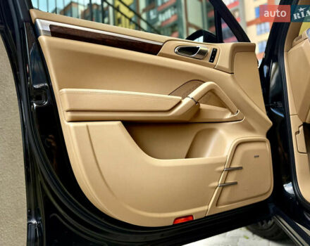 Чорний Порше Cayenne, об'ємом двигуна 4.8 л та пробігом 235 тис. км за 18999 $, фото 48 на Automoto.ua