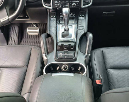 Чорний Порше Cayenne, об'ємом двигуна 4.8 л та пробігом 170 тис. км за 15800 $, фото 12 на Automoto.ua