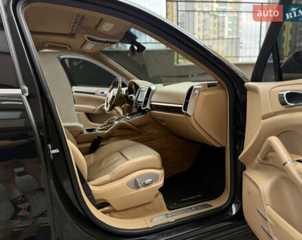 Чорний Порше Cayenne, об'ємом двигуна 4.8 л та пробігом 235 тис. км за 18999 $, фото 71 на Automoto.ua