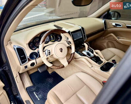 Чорний Порше Cayenne, об'ємом двигуна 4.8 л та пробігом 235 тис. км за 18999 $, фото 55 на Automoto.ua