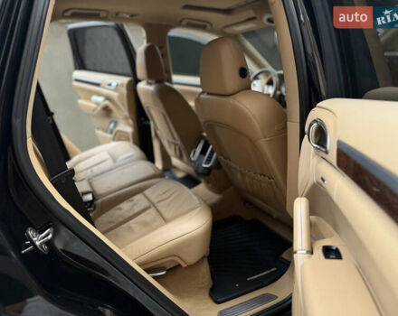 Чорний Порше Cayenne, об'ємом двигуна 4.8 л та пробігом 235 тис. км за 18999 $, фото 62 на Automoto.ua