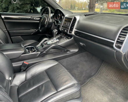 Чорний Порше Cayenne, об'ємом двигуна 3 л та пробігом 235 тис. км за 13950 $, фото 53 на Automoto.ua
