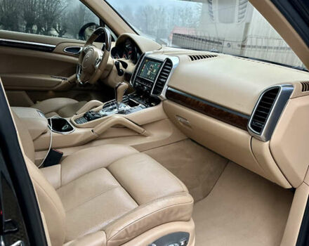 Черный Порше Каен, объемом двигателя 2.97 л и пробегом 302 тыс. км за 18000 $, фото 12 на Automoto.ua