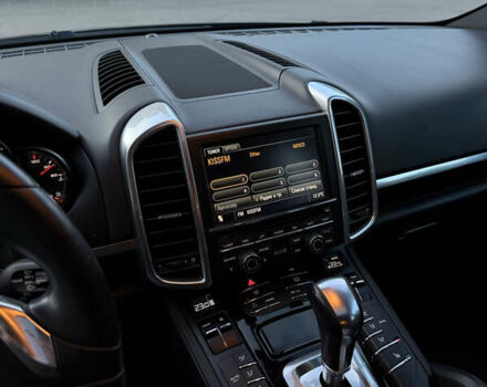 Чорний Порше Cayenne, об'ємом двигуна 3 л та пробігом 190 тис. км за 23900 $, фото 45 на Automoto.ua